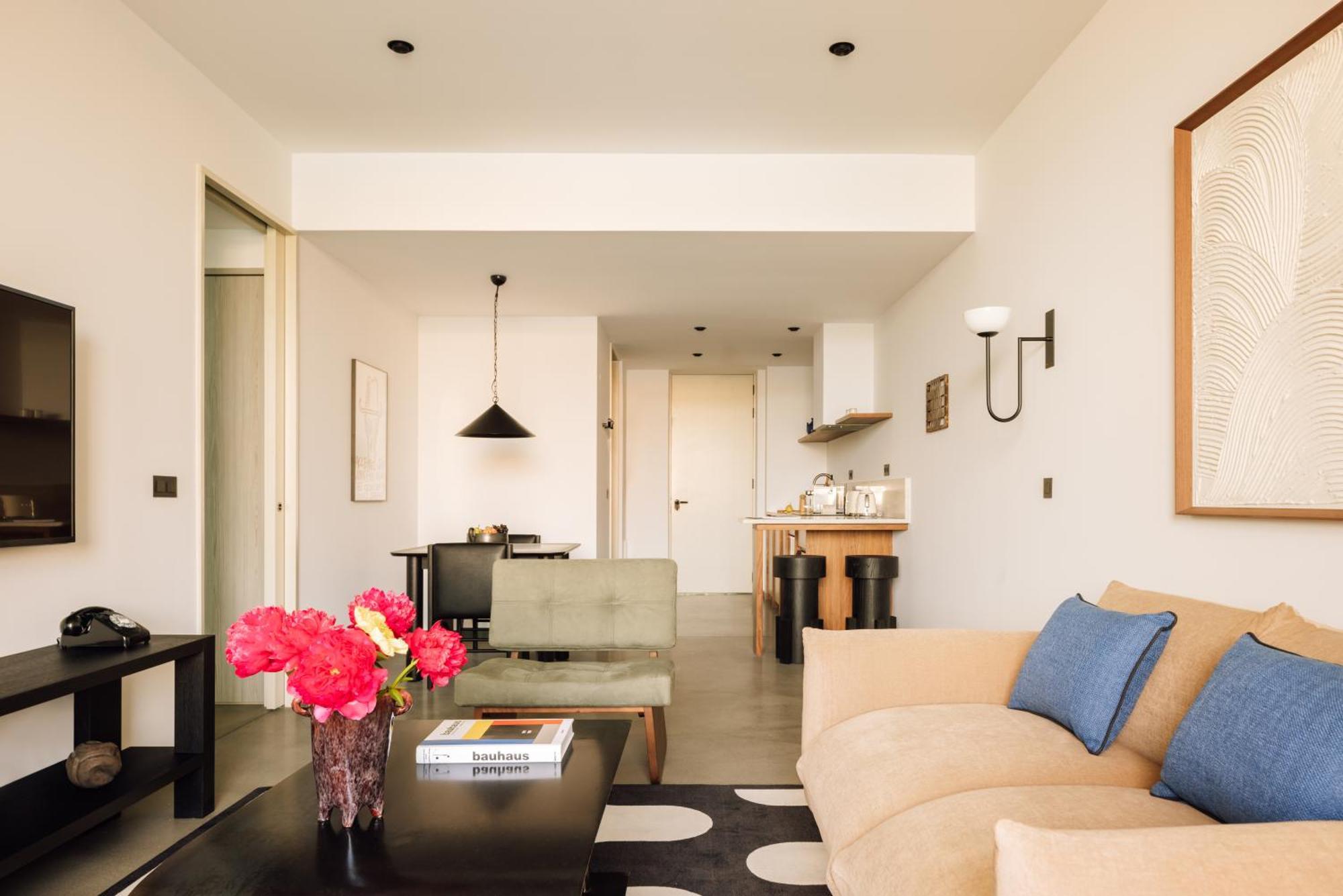 The Rebello Hotel & Spa - Small Luxury Hotels Of The World Vila Nova de Gaia Esterno foto A living room at the Standard East Village