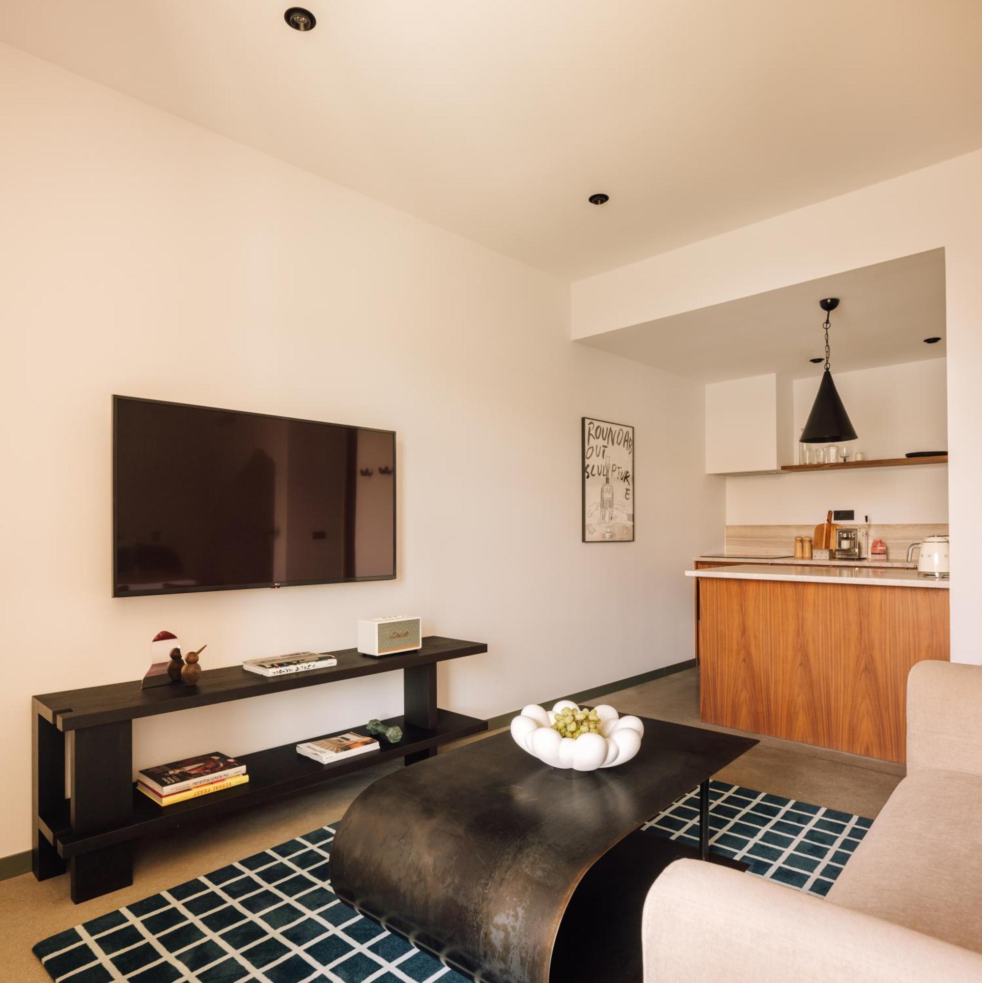 The Rebello Hotel & Spa - Small Luxury Hotels Of The World Vila Nova de Gaia Esterno foto A typical apartment at the Standard East Village